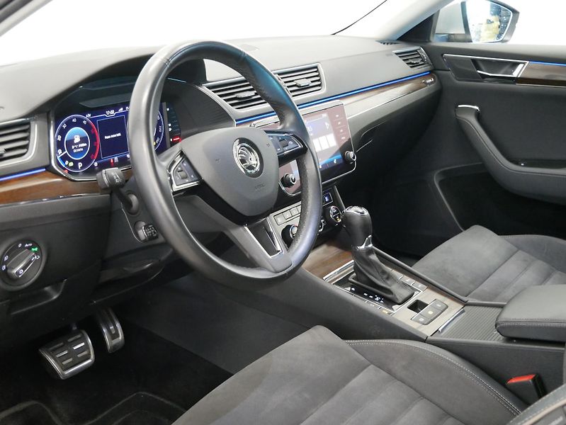 Škoda Superb - fotka 14 z 26