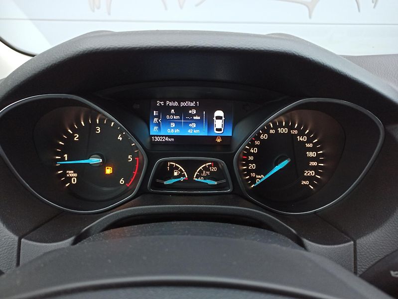 Ford Focus 1.5TDCi 88kW ČR,1.MAJ.TITANIUM - fotka 19 z 30