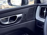Volvo XC60 B5 AWD PLUS DARK // REZERVACE - náhled 23