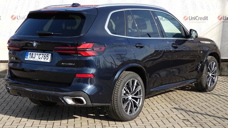 BMW X5 30d xDrive M Sport - fotka 3 z 21