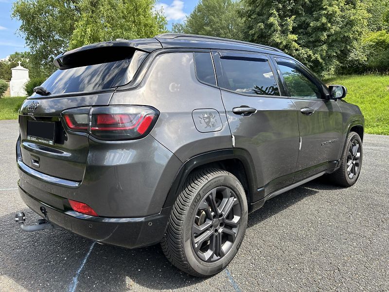 Jeep Compass (2022)  1.3 T-GDI Servis Knih 80th ČR - fotka 5 z 42
