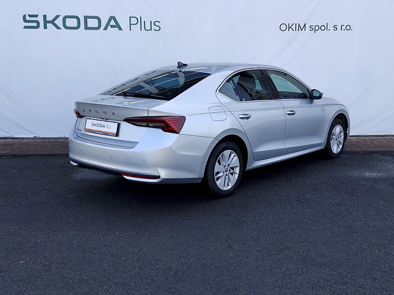 Škoda Octavia (2024) Top Selection 1,5 Tsi 110 kw D - fotka 2 z 36