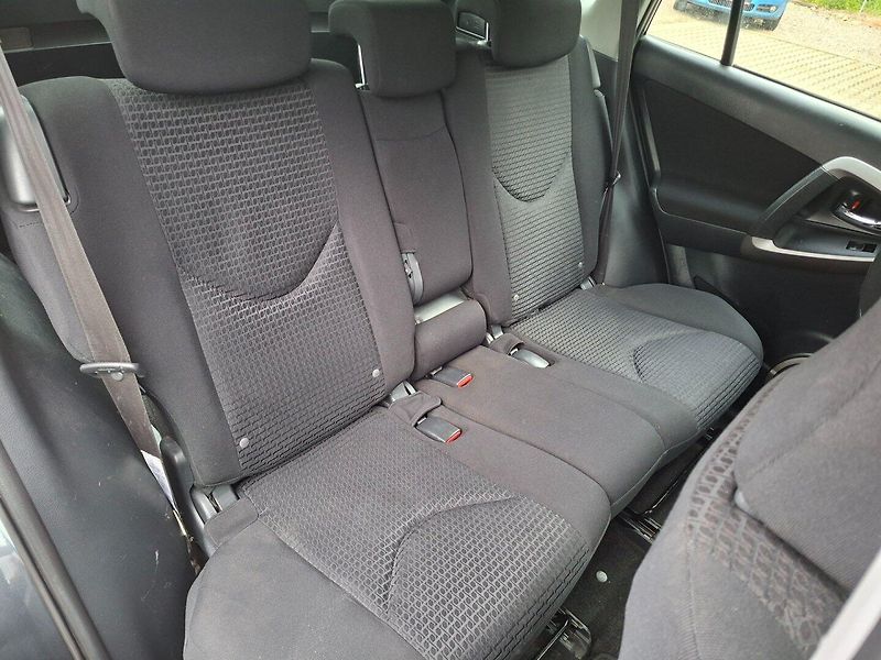 Toyota RAV4 (2007) 2.2 D-CAT 130kW 4X4 -TAŽ.ZAŘ. - fotka 25 z 35