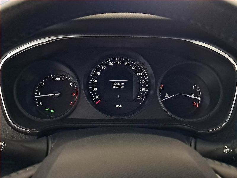 Renault Mégane (2018) 1.6 SCe, Xenony, Tempomat - fotka 11 z 17