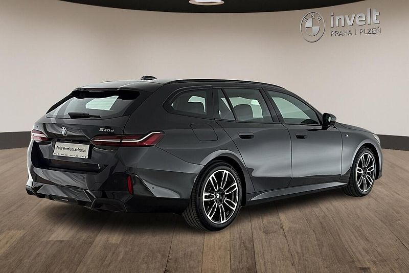BMW Řada 5 540d xDrive Touring - fotka 3 z 24