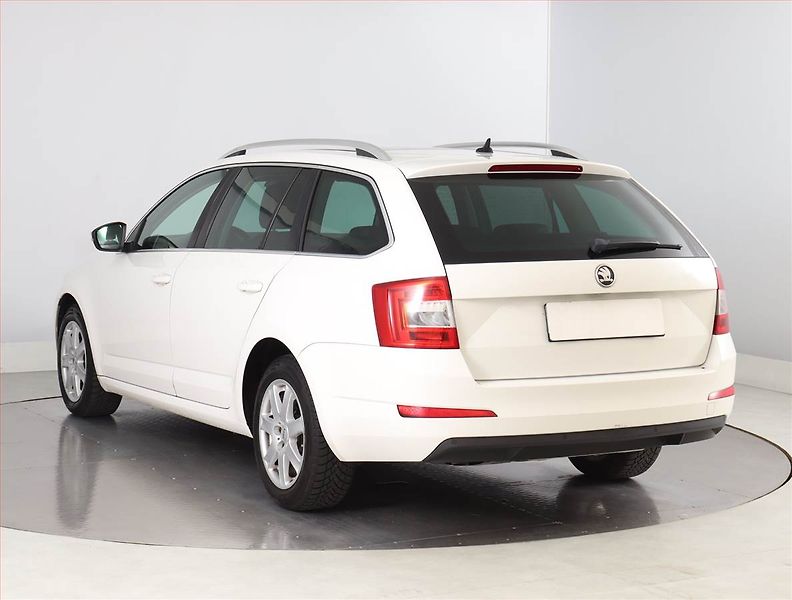 Škoda Octavia (2014) Elegance 1.6 TDI, Navi, Xenony - fotka 4 z 23