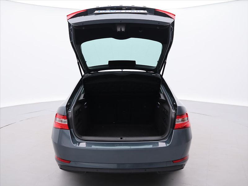 Škoda Superb 2,0 TDI DSG 4x4 CZ Style DPH - fotka 9 z 37