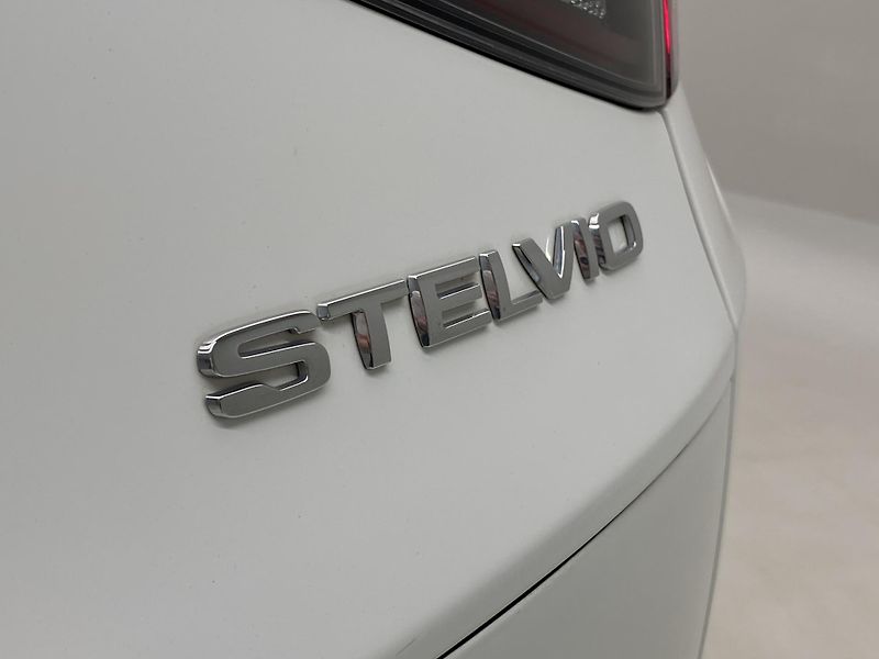 Alfa Romeo Stelvio VELOCE 2.2JTDm Q4 AUT - fotka 35 z 56