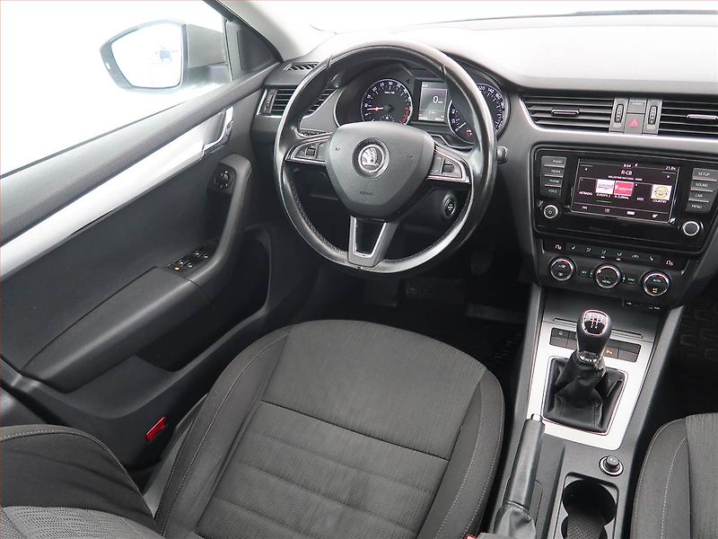 Škoda Octavia (2017) 1.6 TDI, Tempomat - fotka 7 z 19