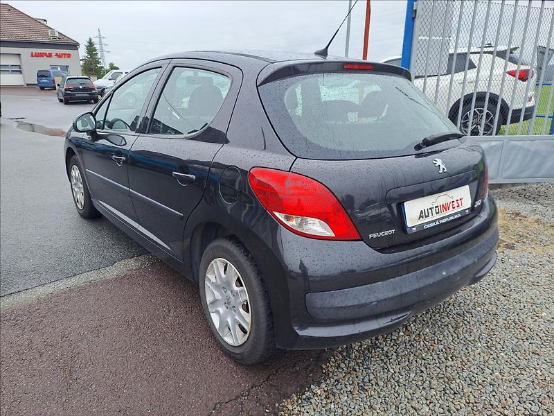 Peugeot 207 1,4 HDI - fotka 4 z 13