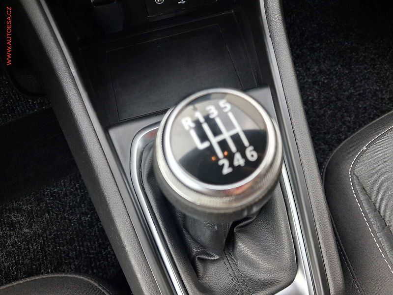 Renault Captur (2023) 1.0 TCe, ČR, LED, navi - fotka 12 z 19