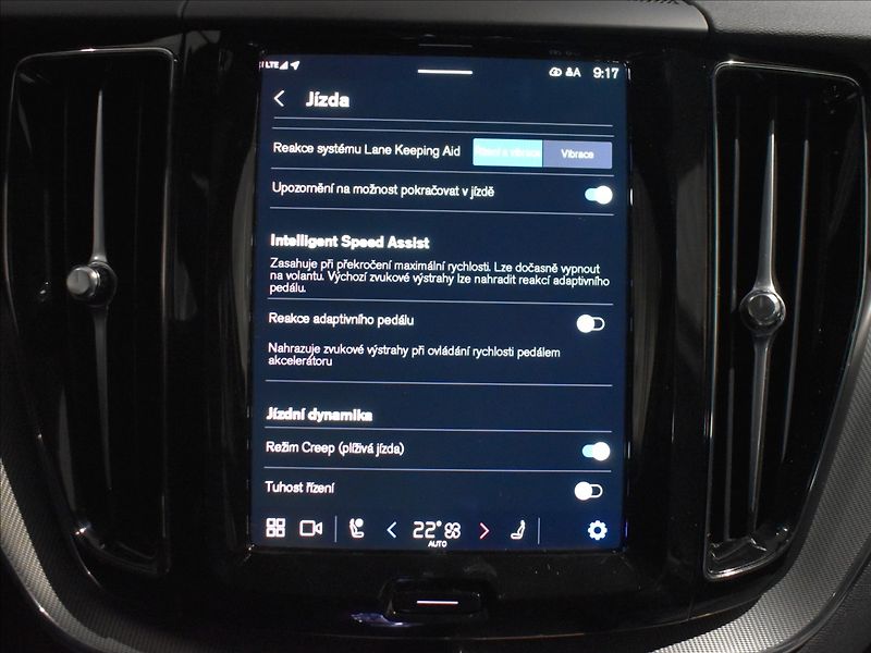Volvo XC60 2,0 T6 AWD PLUS Black Edition - fotka 22 z 26