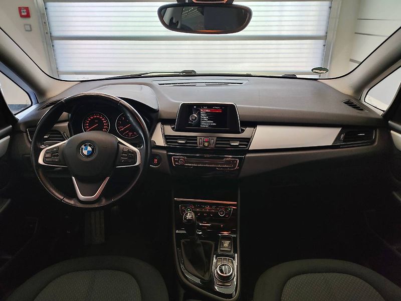BMW Řada 2 (2017) 220i Gran Tourer (141kW/192k) - fotka 5 z 27