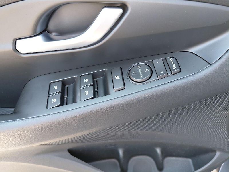 Hyundai i30 (2020) 1,5 CVVT 81 kW Smart ČR - fotka 15 z 25