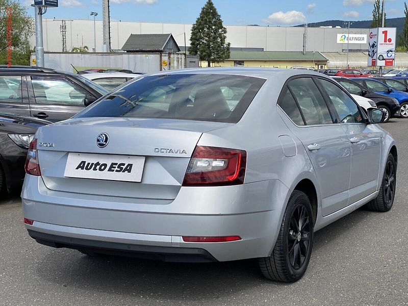Škoda Octavia (2017) 1.6 TDi, ČR, Style, LED - fotka 4 z 16