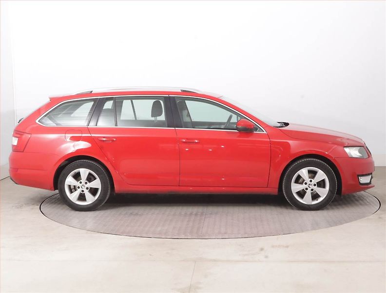 Škoda Octavia (2015) 1.6 TDI, Tempomat - fotka 6 z 15