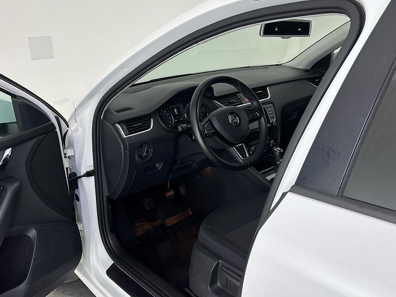 Škoda Octavia Elegance - fotka 6 z 28