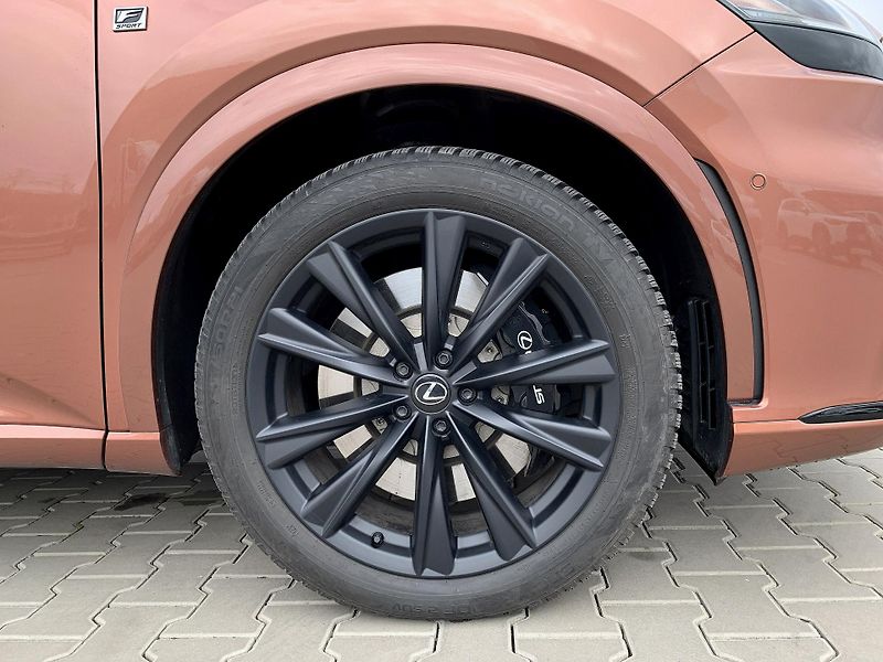 Lexus RX 500h F SPORT PLUS HEV 2.4 273kW 4x4 - fotka 36 z 37