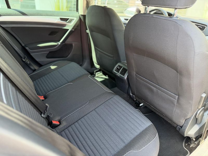 Volkswagen Golf 1.6 TDI, 81kw, CUP - fotka 6 z 9