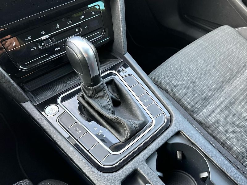 Volkswagen Passat Business Premium 2,0TDI 110kW - fotka 18 z 25