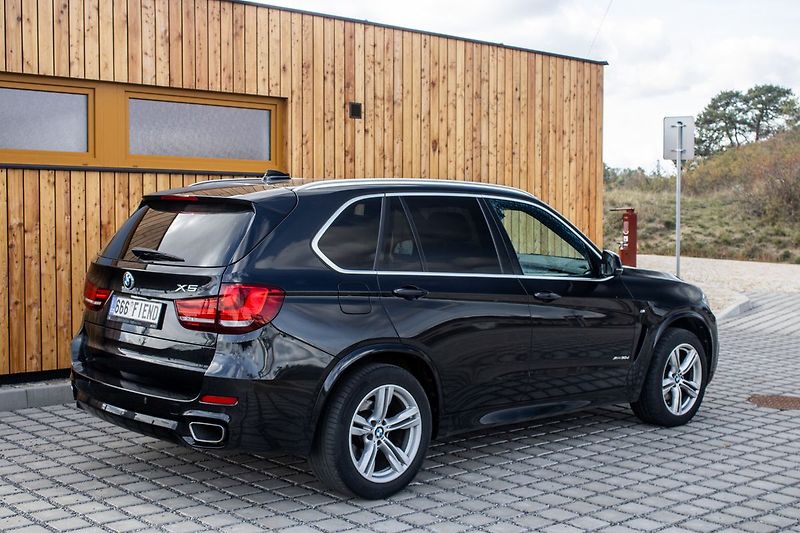 BMW X5 - fotka 9 z 51