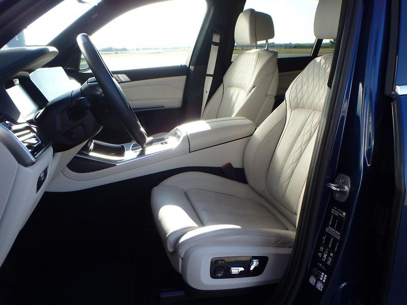 BMW X7 (2022) 4.0 d, INDIVIDUAL - fotka 10 z 26