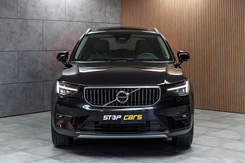 Volvo XC40 B4 AWD KAMERY360*HARMAN*ČR 1.M - fotka 2 z 42