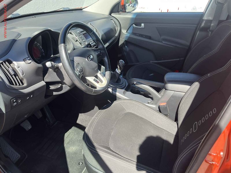 Kia Sportage (2013) 1.6 GDi, 2.maj,ČR, autoAC - fotka 9 z 17
