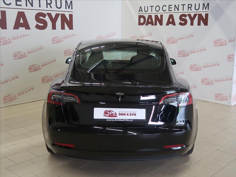 Tesla Model 3 0,0 1. majitel zánovní - fotka 6 z 32