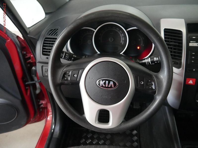 Kia Venga (2013) 1.4i, 2.maj,ČR, AC - fotka 12 z 14