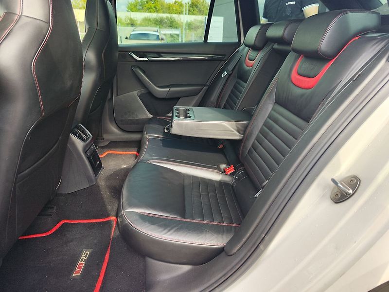 Škoda Octavia 2.0 TDI/135kW RS - fotka 11 z 33