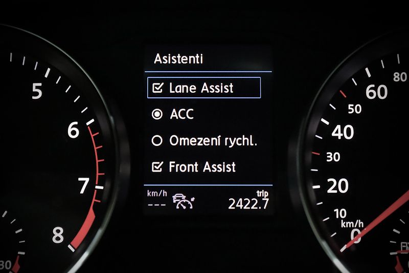 Volkswagen Passat B8 Facelift 1.5 TSI 110 kW DSG - fotka 25 z 36