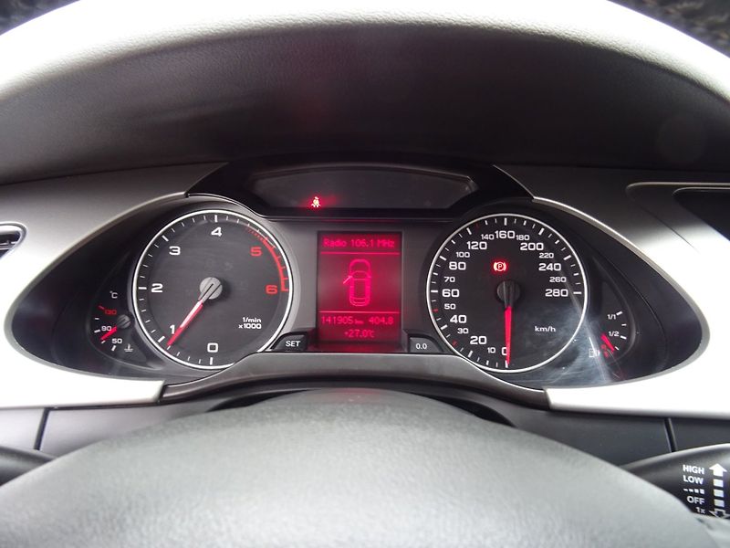 Audi A4 (2012) 2.0TDi,100kW,1maj,S.kniha,ALU - fotka 9 z 20