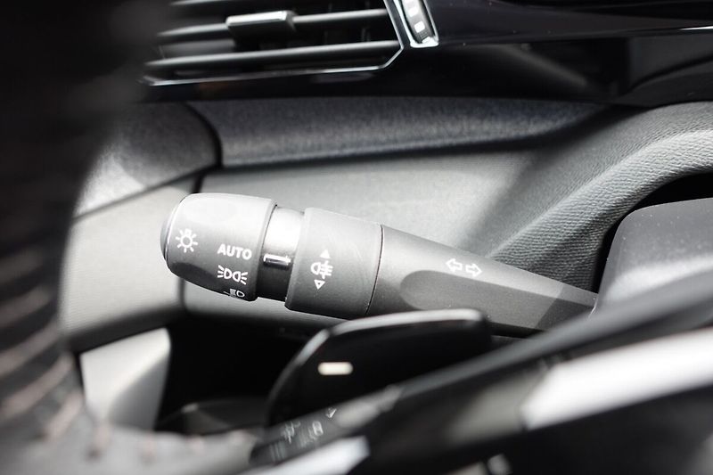 Peugeot 308 1,2PT 96kW, Automat - fotka 26 z 31