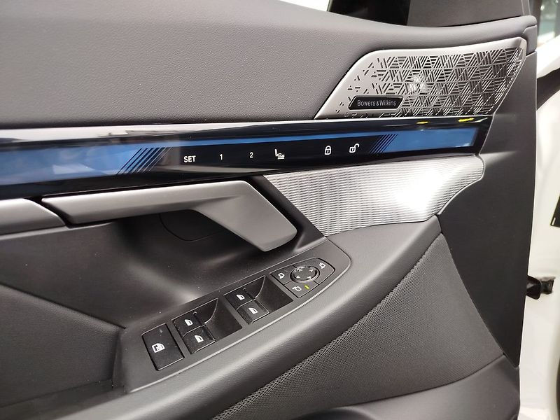 BMW Ostatní M60 xDrive Touring TOP - fotka 16 z 23
