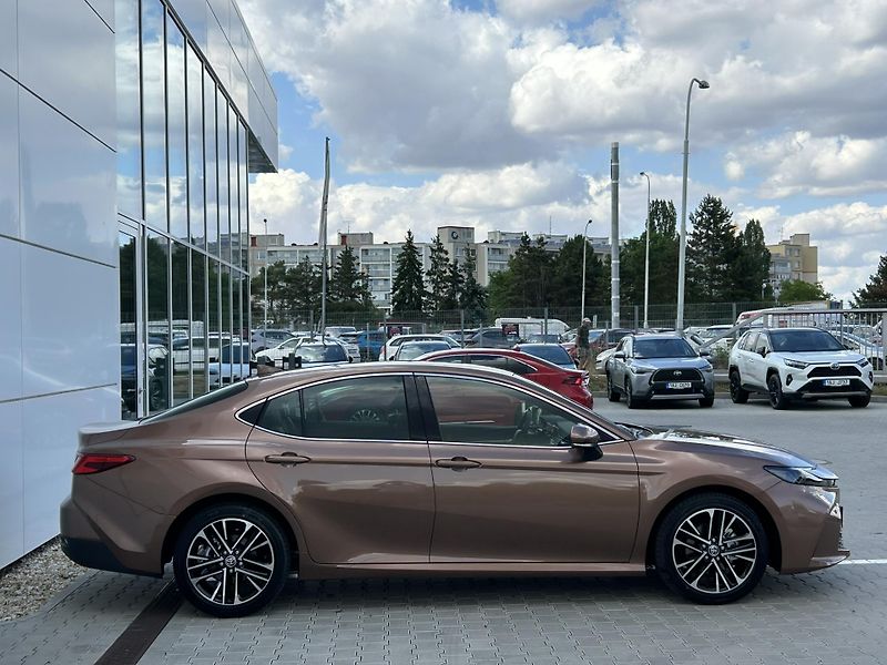 Toyota Camry (2025) PRESTIGE 2.5 HEV AT - fotka 13 z 14
