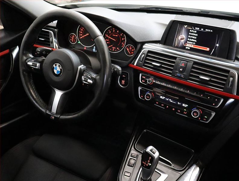 BMW Řada 3 (2016) 318 i, Automat, Xenony - fotka 7 z 20