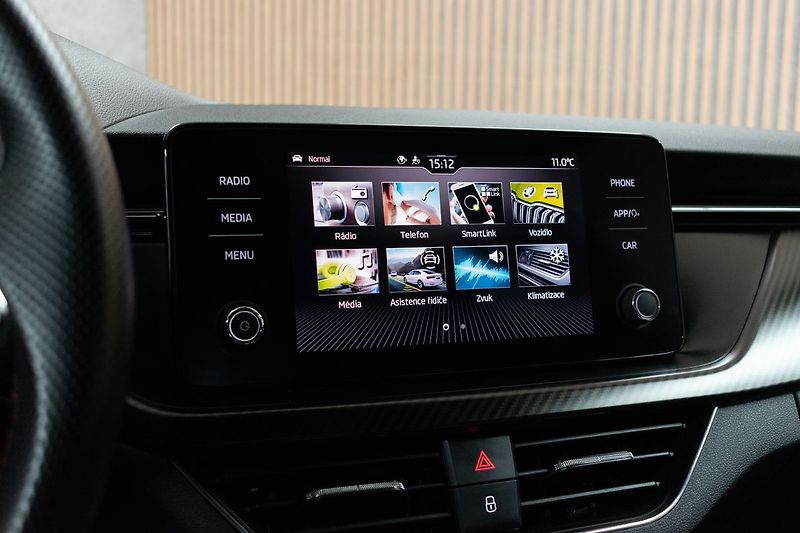 Škoda Kamiq 1.0 TSI MonteCarlo*TAŽNÉ*ČR 1M - fotka 30 z 44