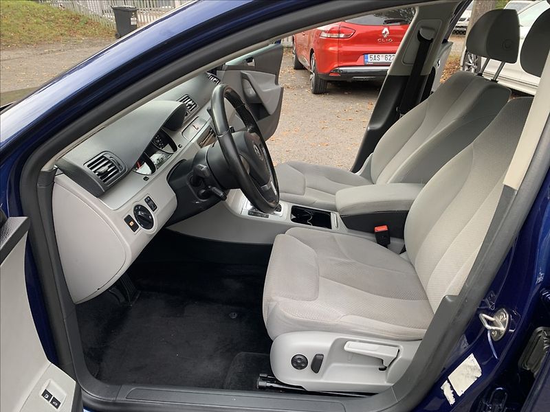 Volkswagen Passat 2,0 TDI DSG - fotka 13 z 18
