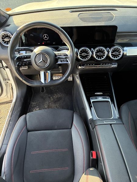 Mercedes-Benz GLB (2024) 200d 4MATIC - fotka 11 z 14