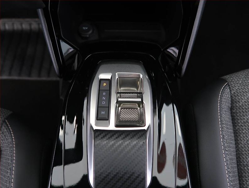 Peugeot 2008 (2025) 1.2 PureTech - fotka 13 z 26