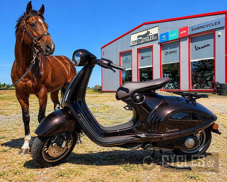 Vespa 946 (2026) 946 akce 1/3 - fotka 1 z 15