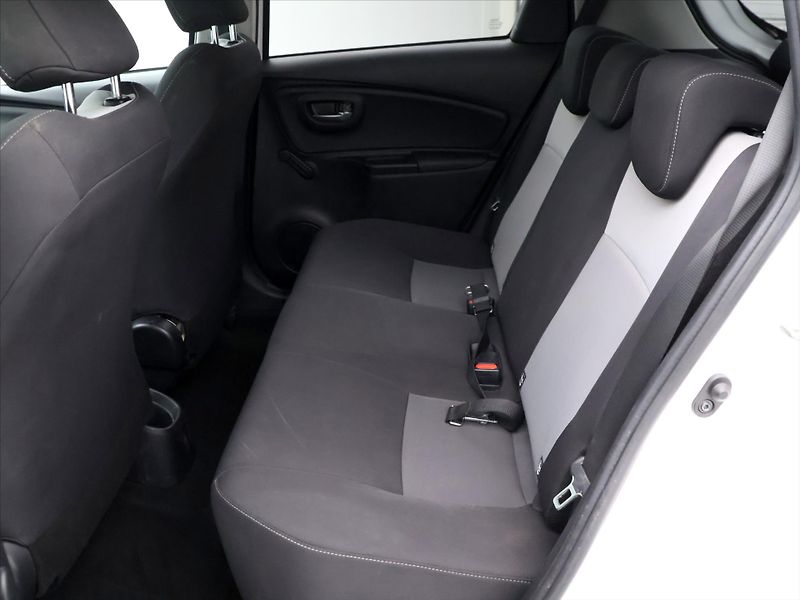 Toyota Yaris 1,5 VVT-iE 82kW Active Trend C - fotka 14 z 38
