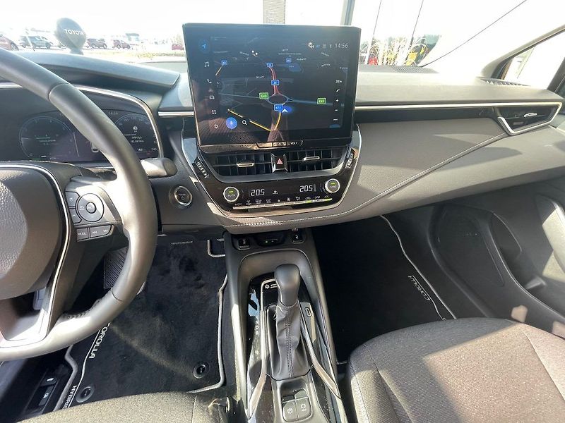 Toyota Corolla 1.8 Hybrid Style - fotka 18 z 24