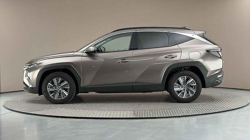 Mazda 2 Hybrid. počty hybridů a elektromobilů se v nabídce ojetin zvyšují.