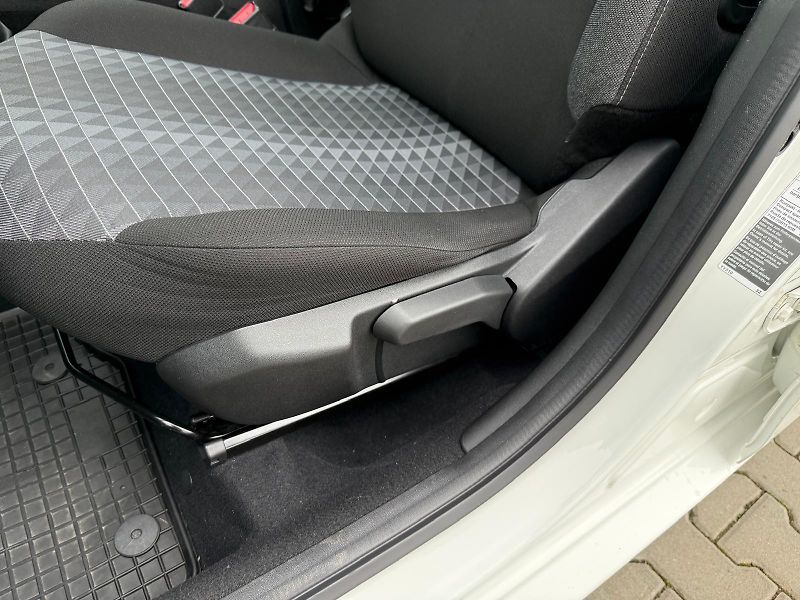 Peugeot 108 1,0 VTI 53KW - fotka 14 z 25