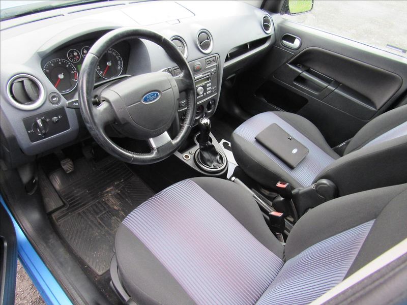 Ford Fusion 1,4 i 59KW 1.Majitel - fotka 9 z 28