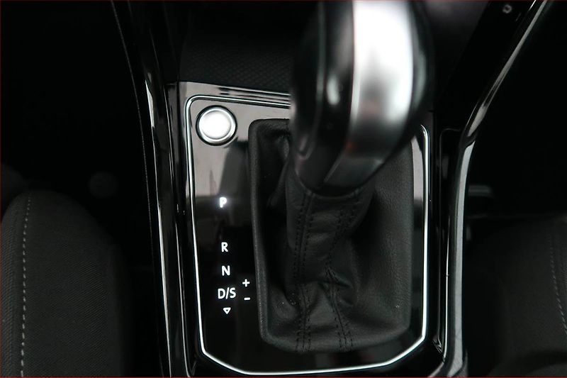 Volkswagen Touran (2023) 2.0 TDI - fotka 13 z 18