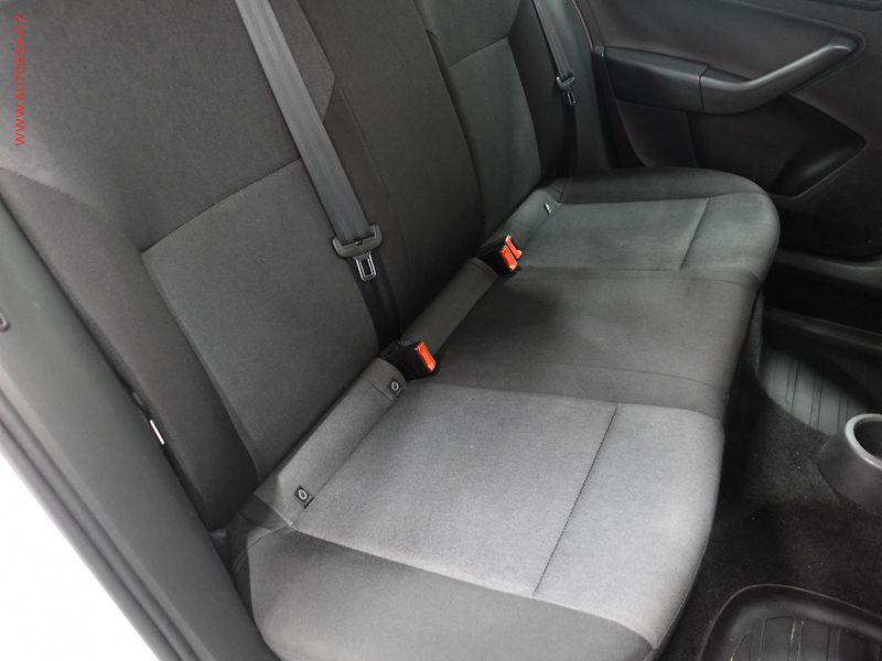 Škoda Rapid (2017) 1.0TSI, ČR, AC, park.asist - fotka 12 z 16