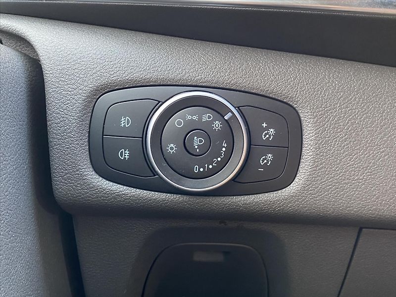 Ford Tourneo Custom 2,0 EcoBlue 136kW L2 - fotka 14 z 26